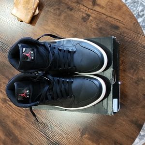 AIR Jordan 1 Mid Premium (Most Desirable colorway)